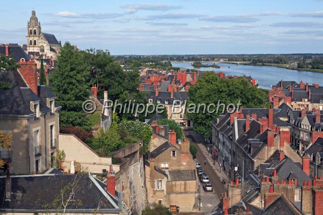 france loir et cher 06.JPG - Vue de Blois depuis le châteauVille historique, cathédrale Saint-Louis et vieux pontLoir-et-Cher,  France